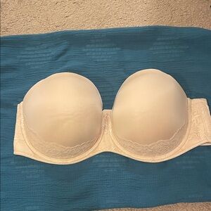Torrid 42DDD Cream Lace Strapless Bra